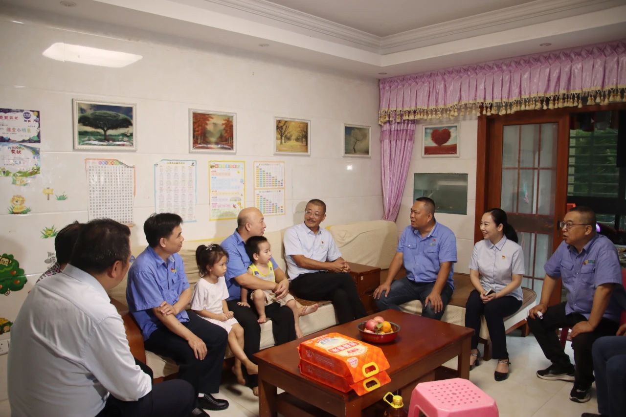 米乐M6党委开展“七一”走访慰问活动